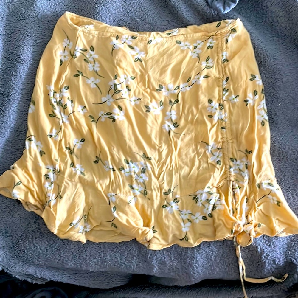 Yellow flower skirt Medium